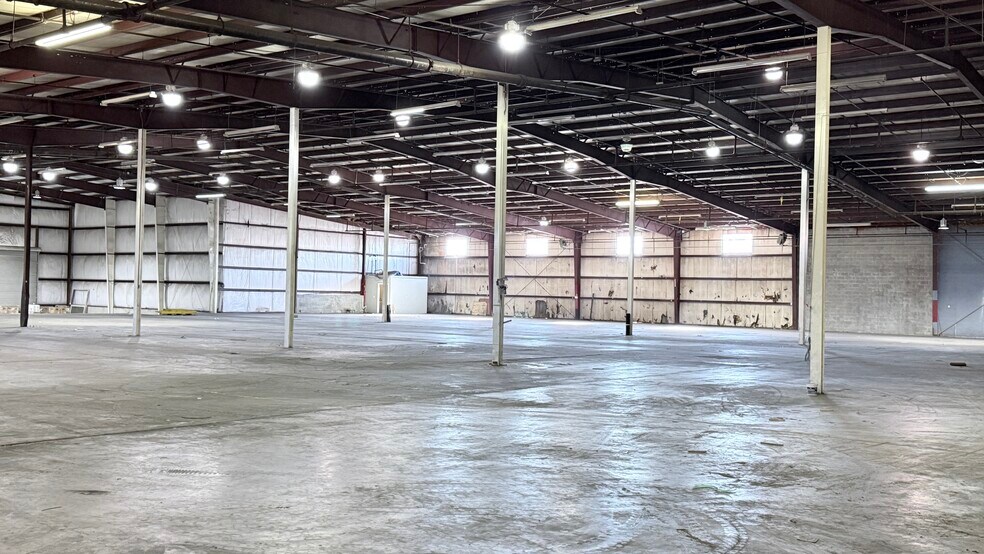 More Photos Of 306 Rogers St, Barnesville Warehouse For Sale