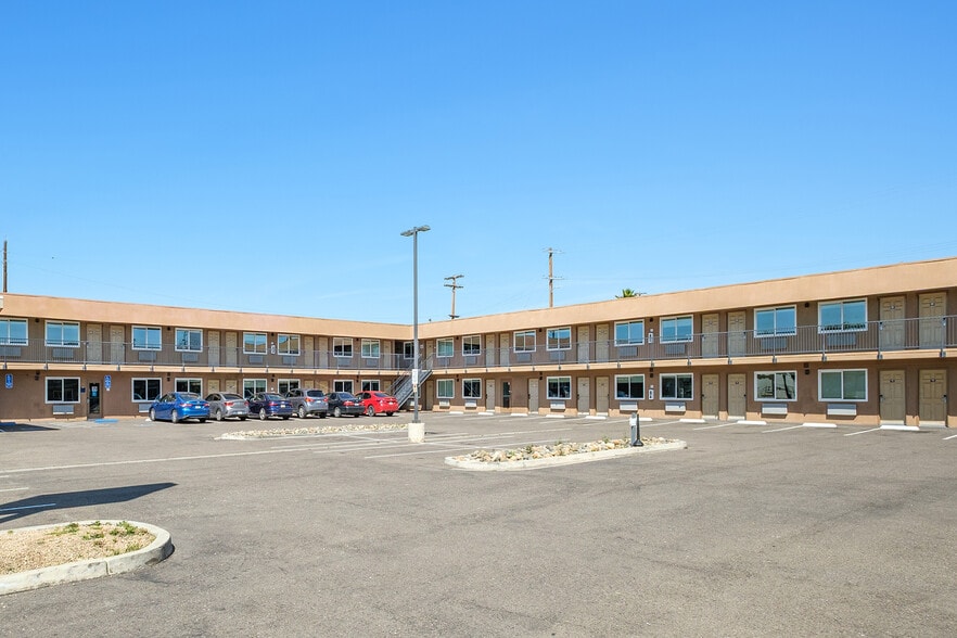 More Photos Of 6090 N Blackstone Ave, Fresno Hotel For Sale