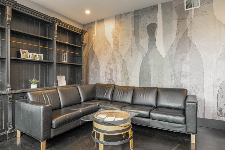 More Photos Of 19288 22nd Ave, Surrey Warehouse For Lease