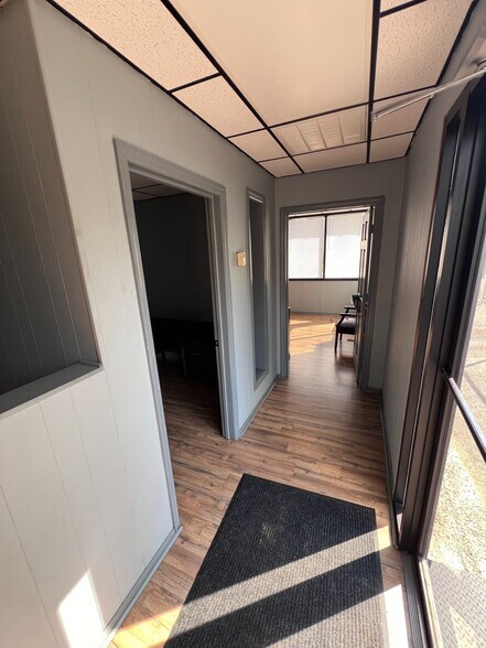 More Photos Of 104 Bombay Dr, Columbia Warehouse For Lease