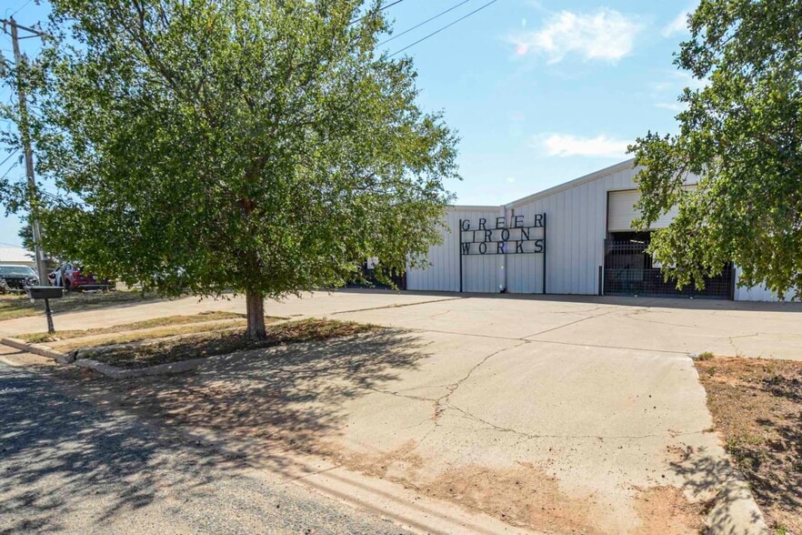 More Photos Of 1117 N Avenue T, Lubbock Warehouse For Sale