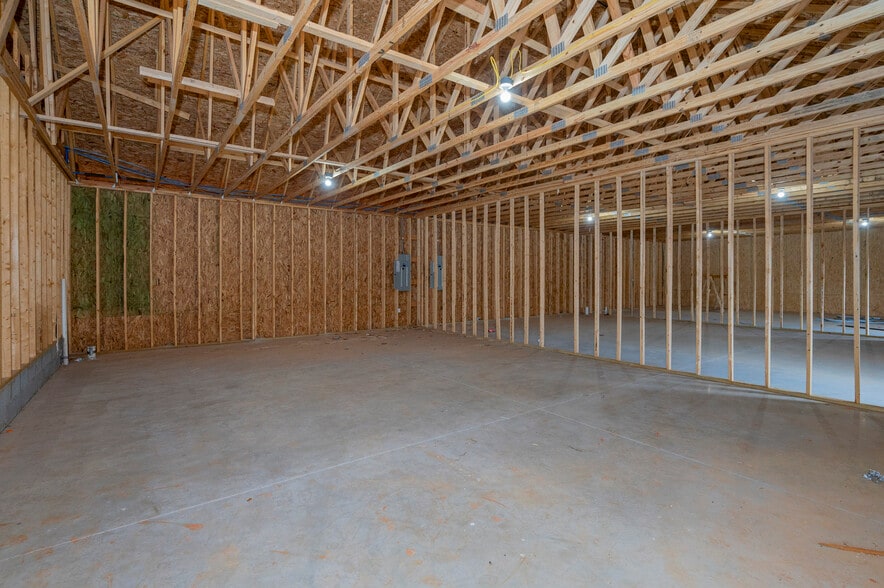 More Photos Of 941 Waterlick Rd, Lynchburg Showroom For Lease