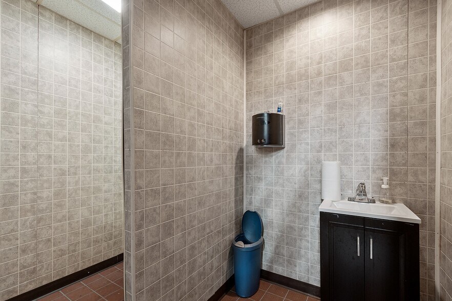 More Photos Of 359 Summer St, Fitchburg Storefront For Sale