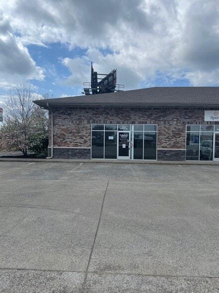 More Photos Of 2237 Lowes Dr, Clarksville Storefront Retail Office For Lease
