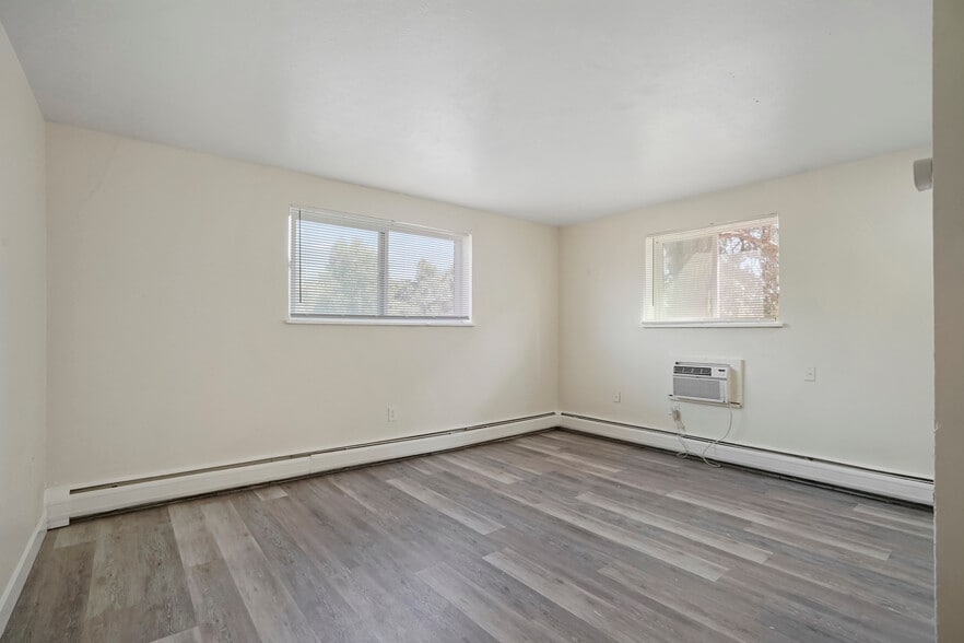 More Photos Of 1677 Geneva St, Aurora Apartments For Sale