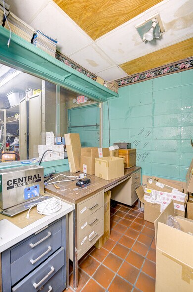 More Photos Of 3412 Washington St, Vicksburg Freestanding For Sale