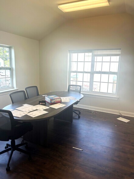 More Photos Of 408 Larch Cir, Wilmington Unknown For Lease