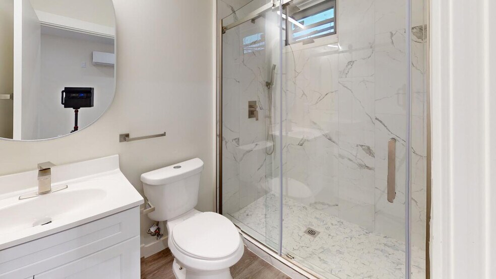 More Photos Of 1140 W 25th St, Los Angeles Multifamily For Sale