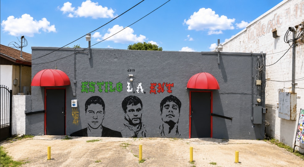 More Photos Of 6919 Lyons Ave, Houston Storefront Retail Office For Sale