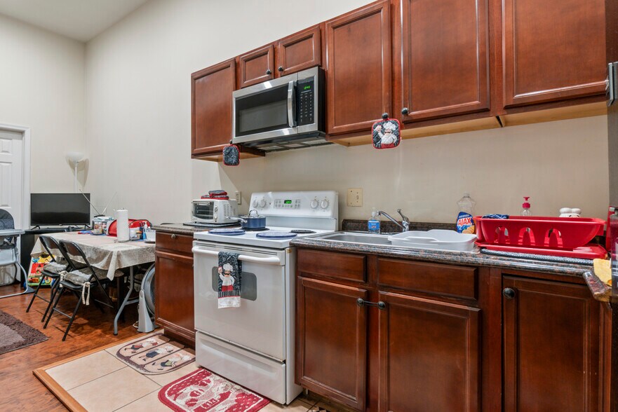 More Photos Of 1918 McCulloh St, Baltimore Apartments For Sale