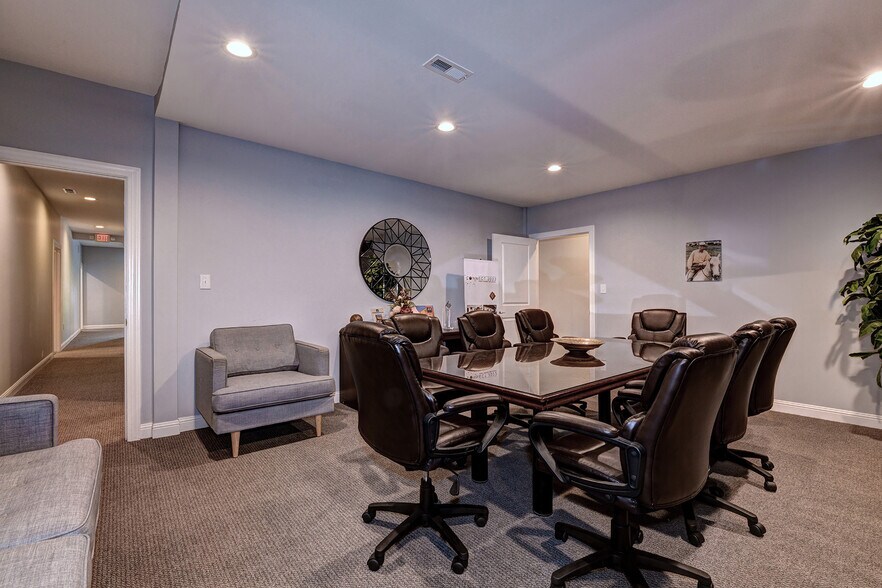 More Photos Of 10609-10611 Watterson Center Ct, Louisville Office For Sale