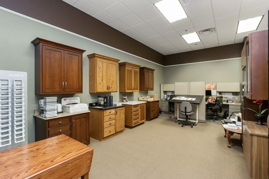 More Photos Of 801 62nd St, Marion Showroom For Sale