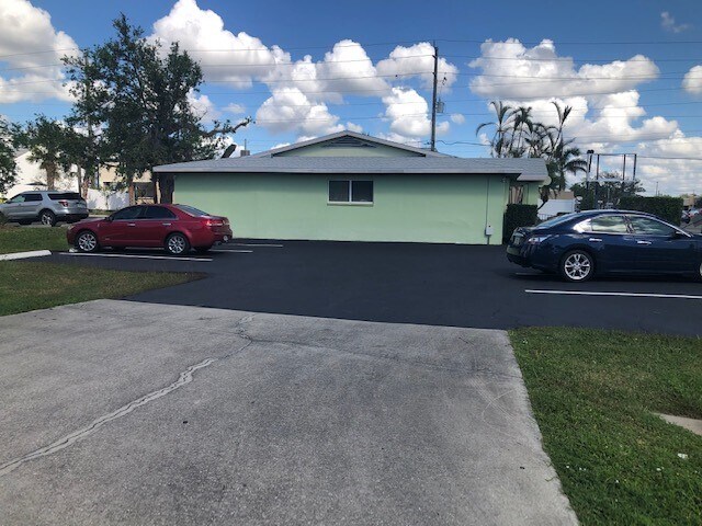 More Photos Of 795 Crestview Cir, Port Charlotte Medical For Sale