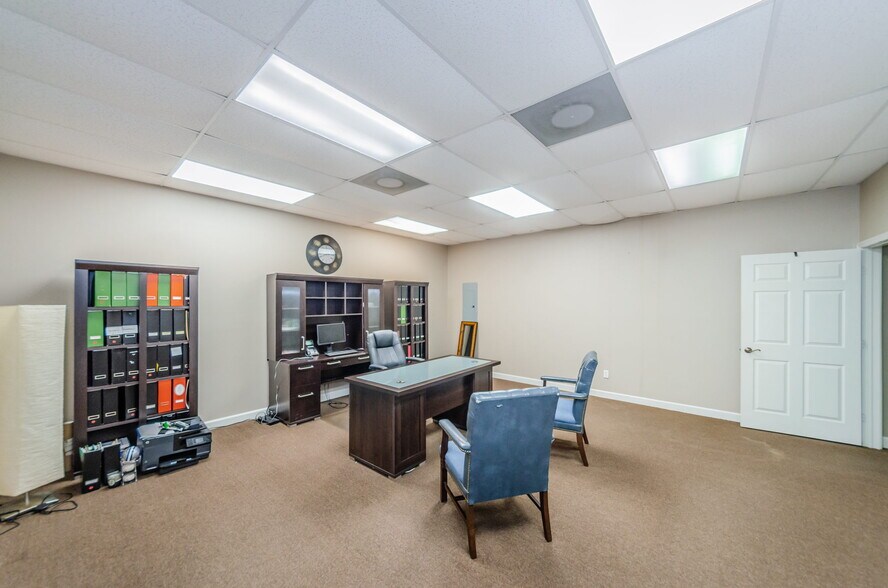 More Photos Of 5510 Roosevelt Blvd, Clearwater Office For Lease