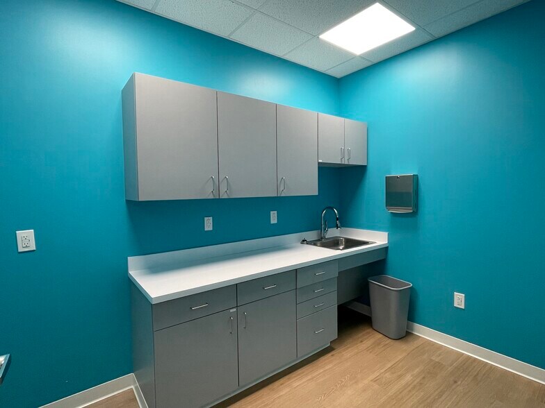 More Photos Of 4807 Country Club Rd, Winston-Salem Storefront Retail Office For Lease