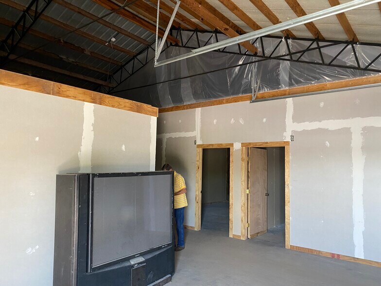 More Photos Of 713 Gray Ln, Mount Pleasant Manufacturing For Sale