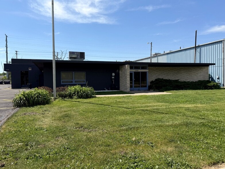 Primary Photo Of 2250 Pennsylvania Ave, Madison Veterinarian Kennel For Sale