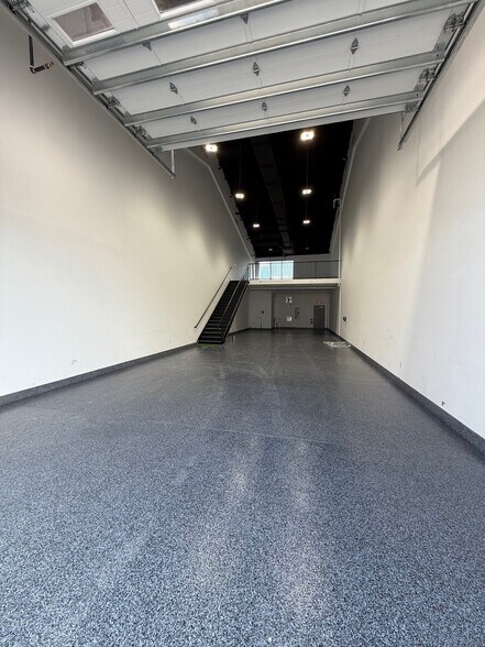 More Photos Of 3584 Plover, Naples Warehouse For Lease