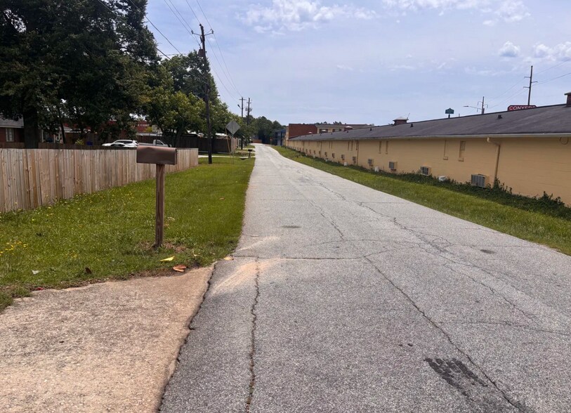 More Photos Of 1034 Fairground St SE, Conyers Office For Lease