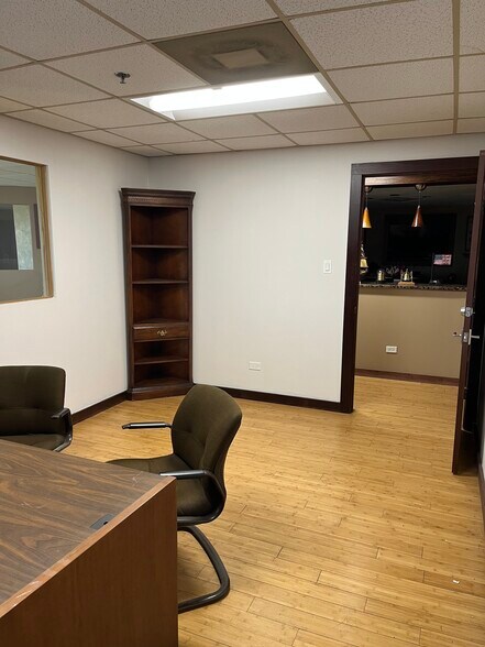 More Photos Of 15426 70th Ct, Orland Park Light Distribution For Sale