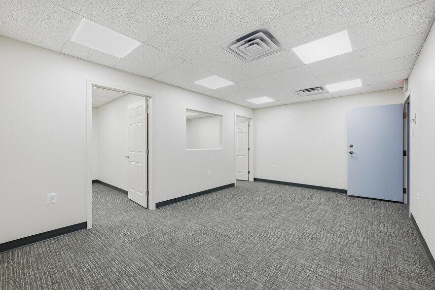 More Photos Of 6198 Butler Pike, Blue Bell Medical For Lease