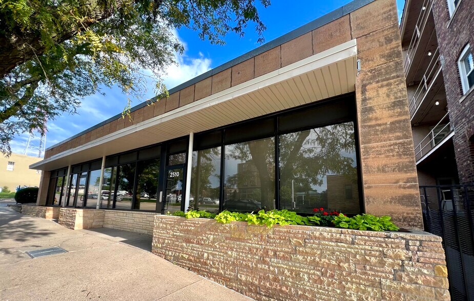 Primary Photo Of 2510-2530 Harney St, Omaha Light Manufacturing For Lease