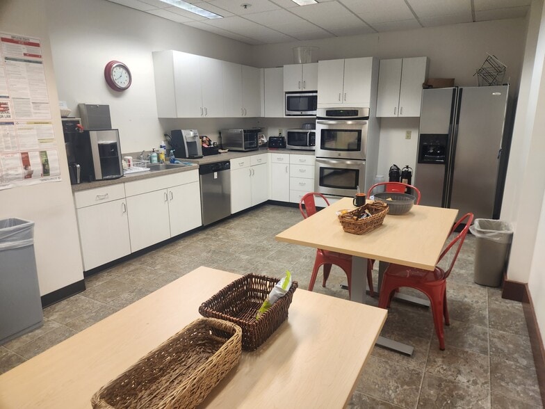 More Photos Of 8000 NE Parkway Dr, Vancouver Office For Lease