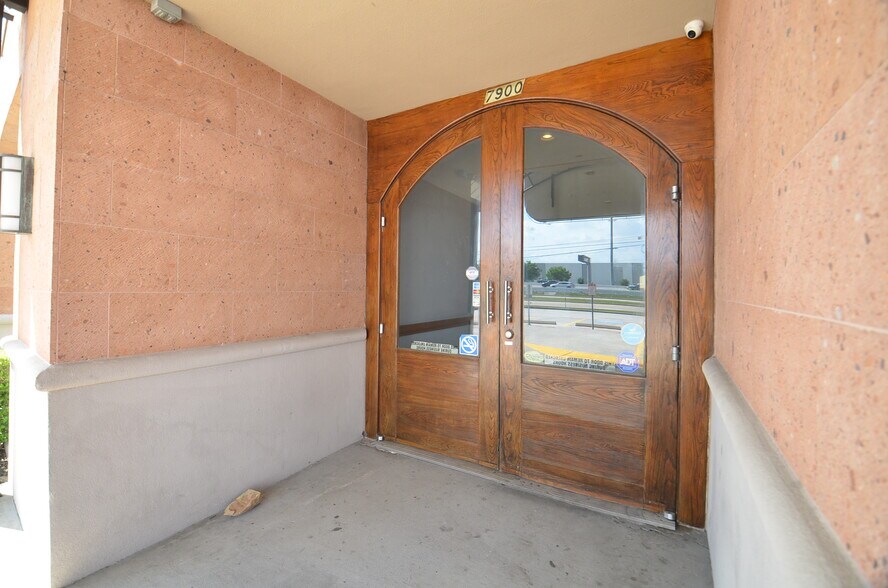 More Photos Of 7900 N Sam Houston Pky W, Houston Office For Lease