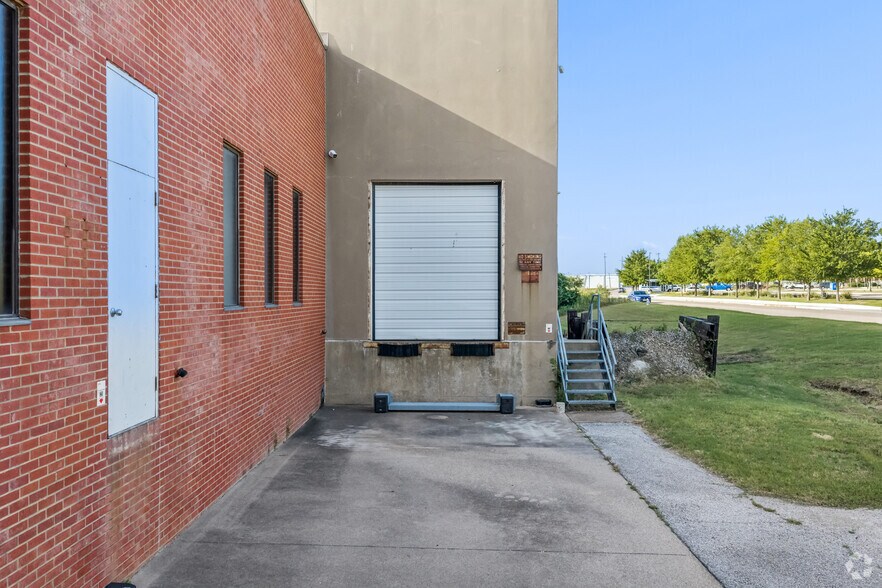 More Photos Of 1500 E Broad St, Mansfield Manufacturing For Sale