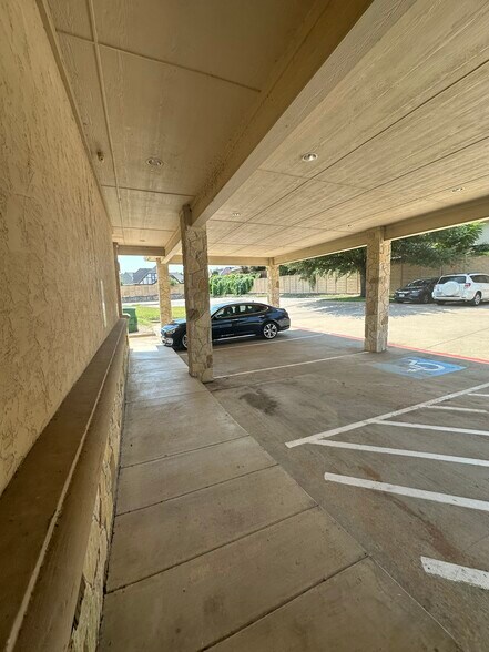 More Photos Of 6628 Bryant Irvin Rd, Fort Worth Office For Sale