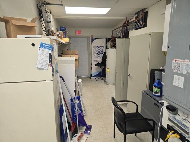 More Photos Of 126 Washington St, Claremont Storefront For Lease