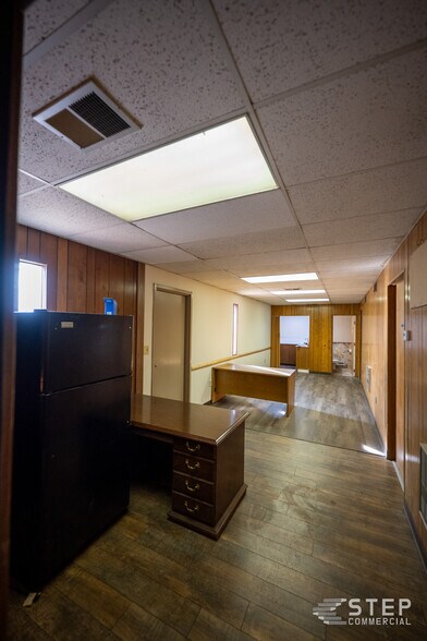 More Photos Of 425 15th St, Greeley Showroom For Sale