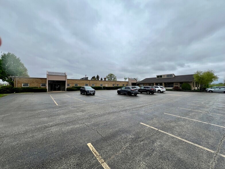 More Photos Of 70 Us Highway 45, Grayslake Office For Lease