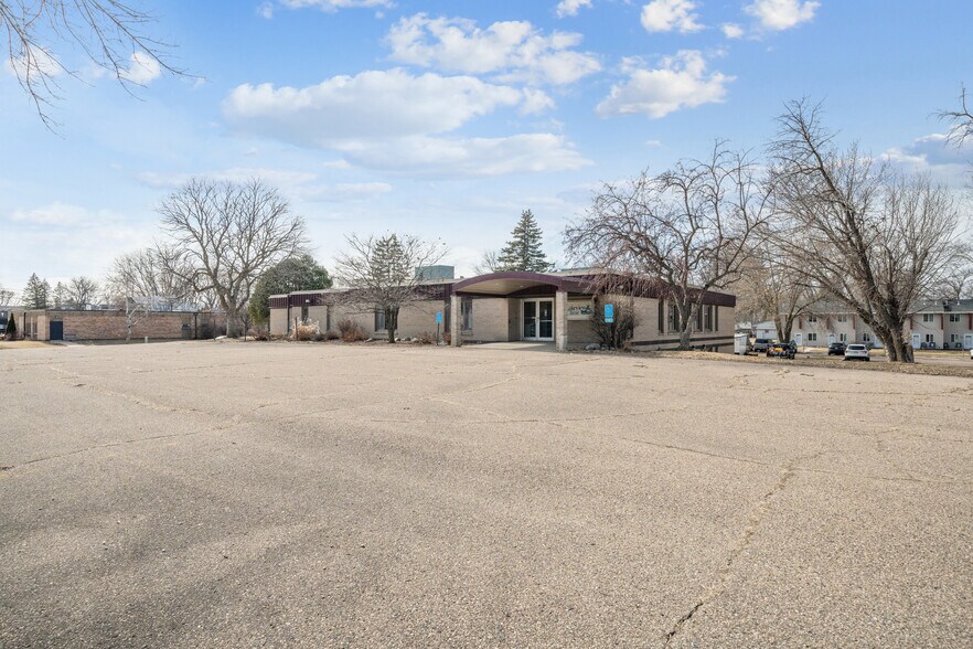 More Photos Of 309 Jefferson Ave SW, Watertown Office For Lease
