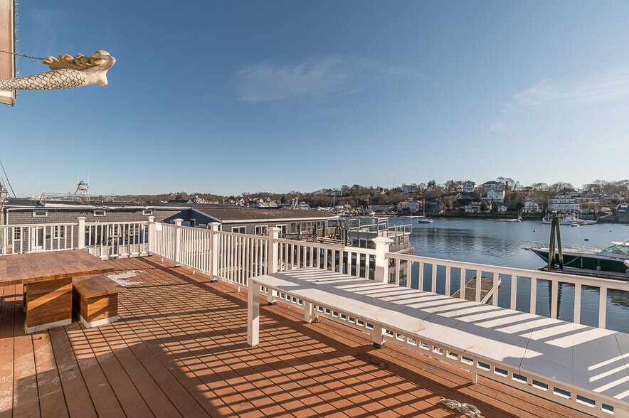 More Photos Of 73 Rocky Neck Ave, Gloucester Restaurant For Sale