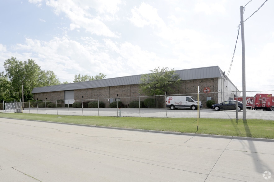 More Photos Of 700-750 S Chestnut Ave, Park City Distribution For Lease