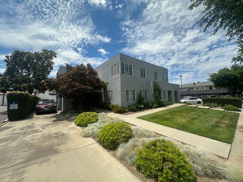 More Photos Of 1115 13th St, Modesto Office For Lease