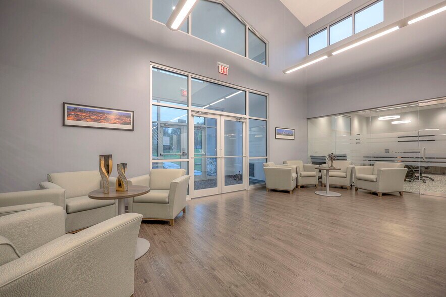 More Photos Of 5821 NW 72nd St, Kansas City Office For Lease
