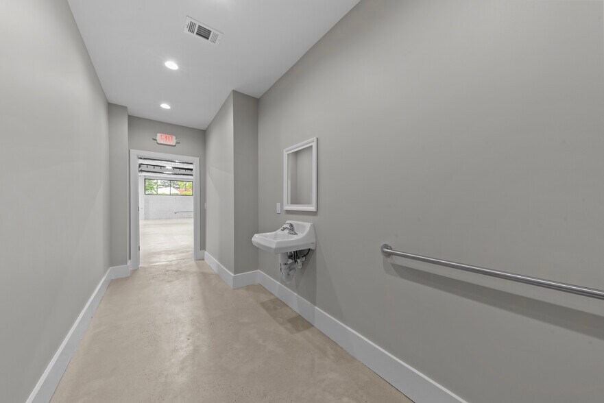 More Photos Of 4800 Lamb Ave, Union Point Service For Sale