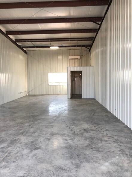 More Photos Of 4155 Osage Beach Pky S, Osage Beach Showroom For Lease