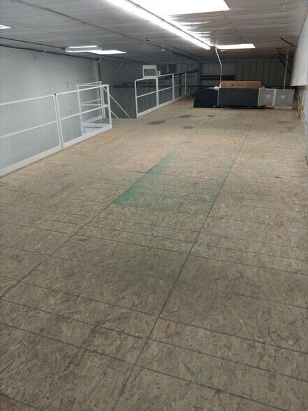 More Photos Of 3235 N 33rd St, Lincoln Warehouse For Lease