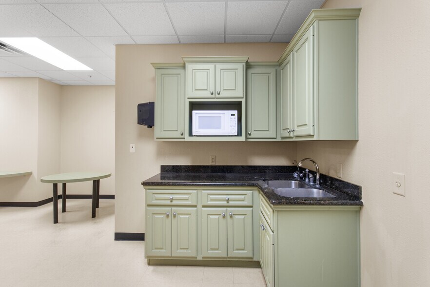 More Photos Of 1920 W Villa Maria Rd, Bryan Medical For Lease