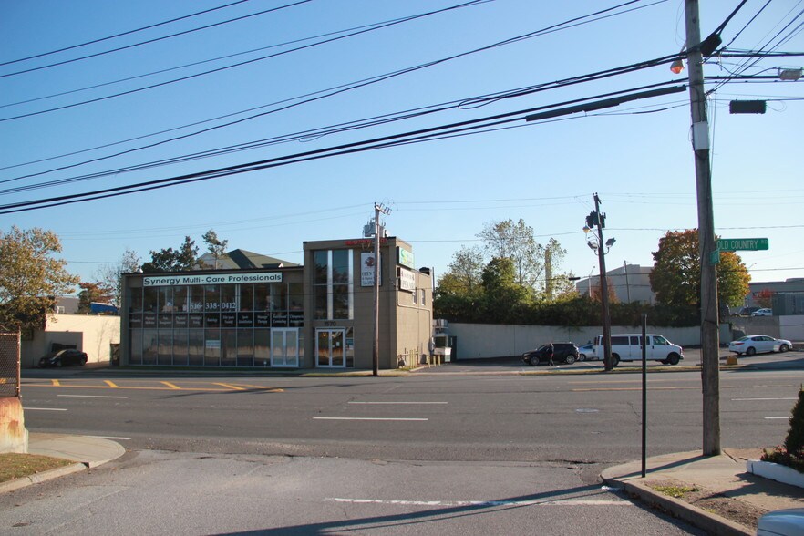 More Photos Of 1570 Old Country Rd, Westbury Office For Lease