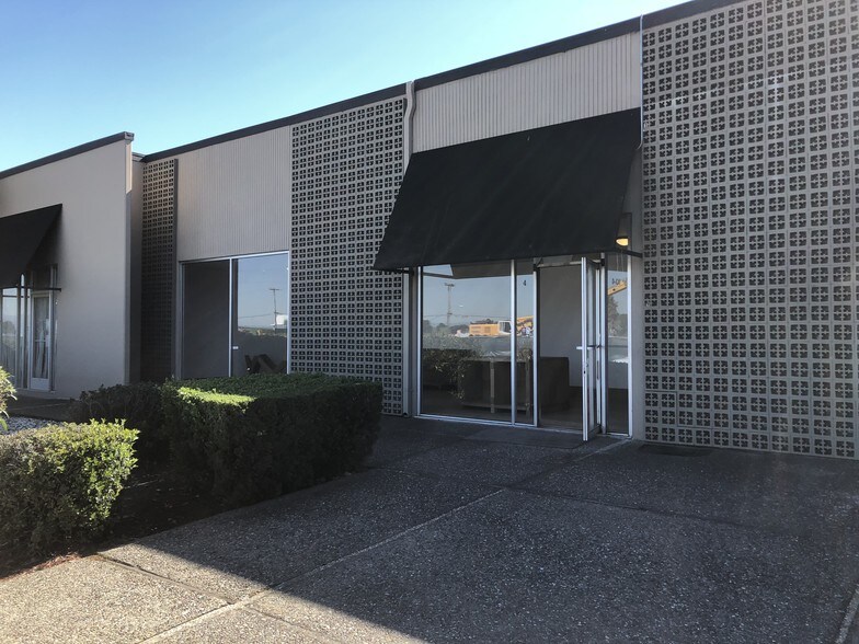 More Photos Of 104 Constitution Dr, Menlo Park Manufacturing For Lease