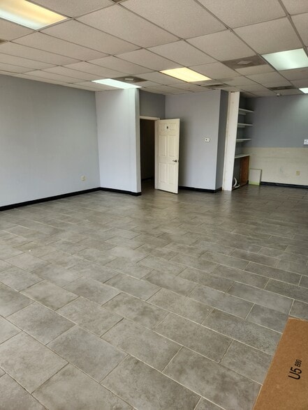 More Photos Of 9730 Southwest Fwy, Houston Freestanding For Lease