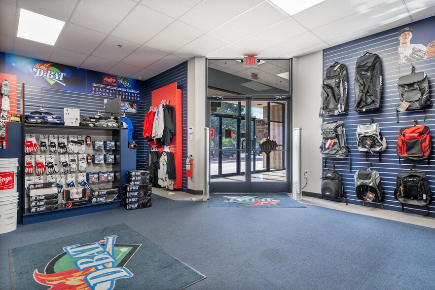 More Photos Of 3520 McCann Rd, Longview Department Store For Lease