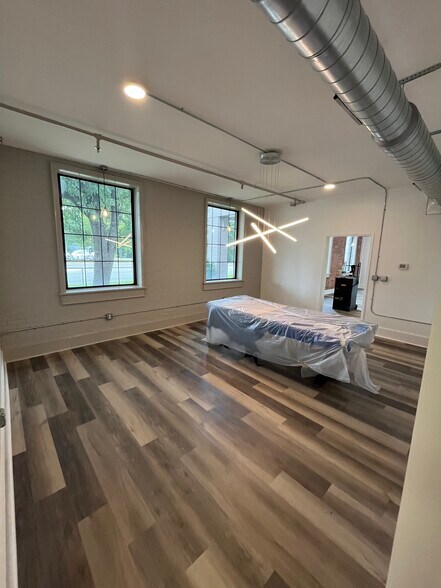 More Photos Of 1109 E Ozark Ave, Gastonia Warehouse For Lease