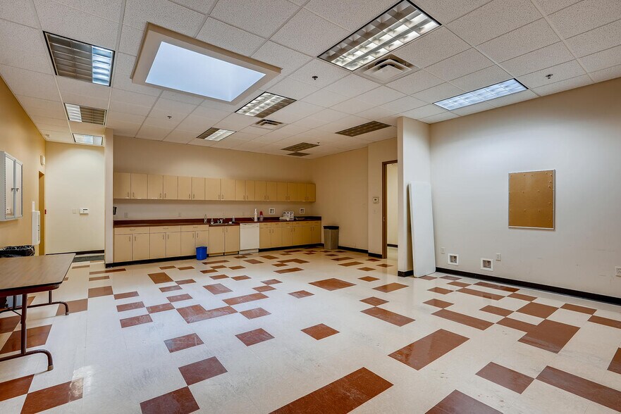 More Photos Of 4680 Table Mountain Dr, Golden Flex For Lease