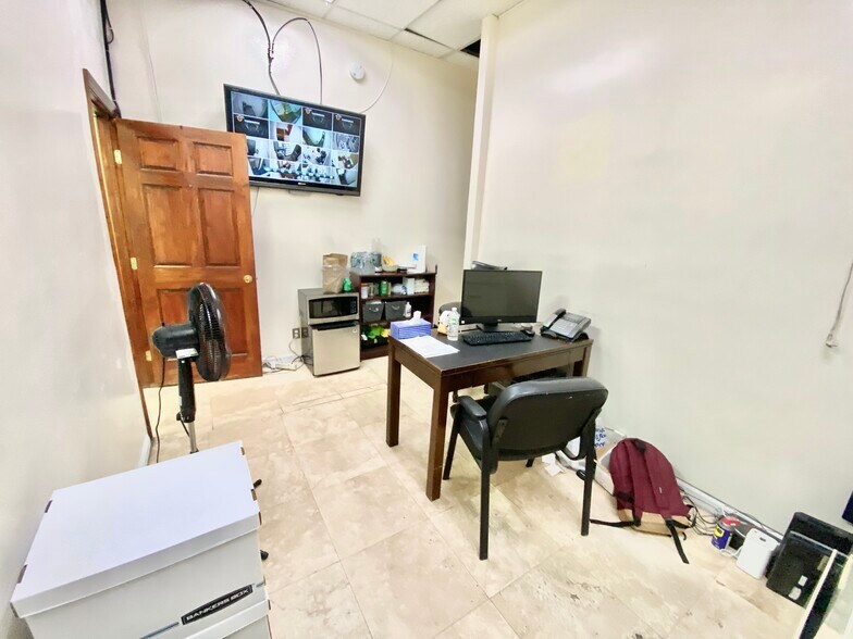 More Photos Of 3310 31st Ave, Astoria Storefront Retail Residential For Lease