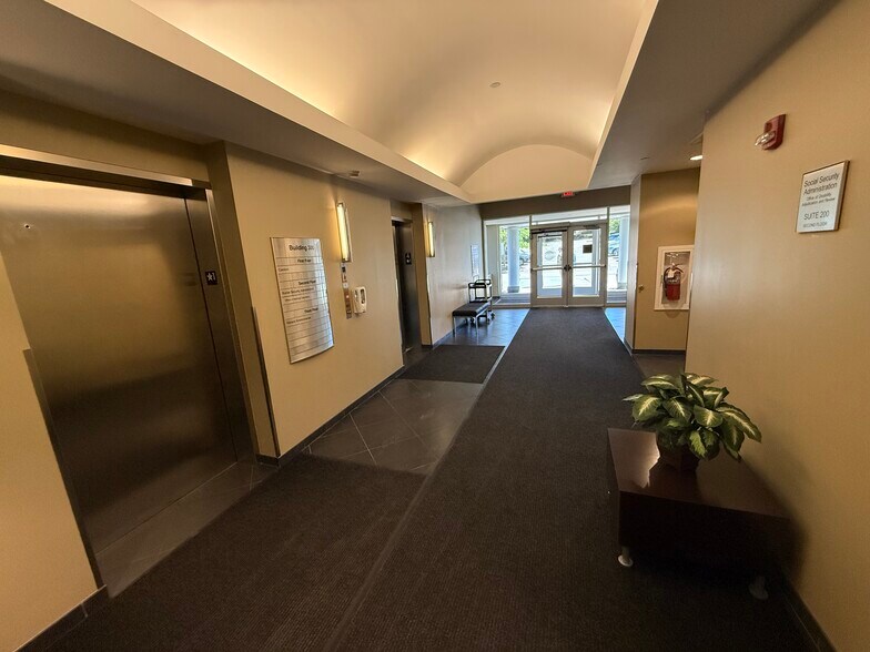 More Photos Of 300-310 Seven Fields Blvd, Seven Fields Office For Lease